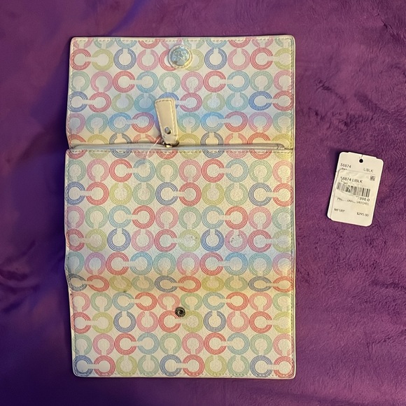 Feminine Coach Wallet - Multi Inside Compartments - Picture 3 of 4